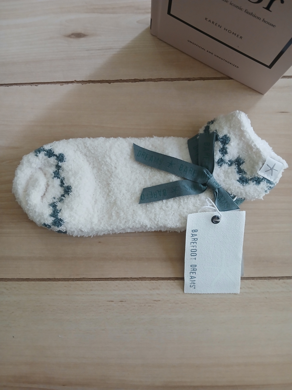 NIP Barefoot Dreams ChocChic Vail Ankle Socks In Cream River Green